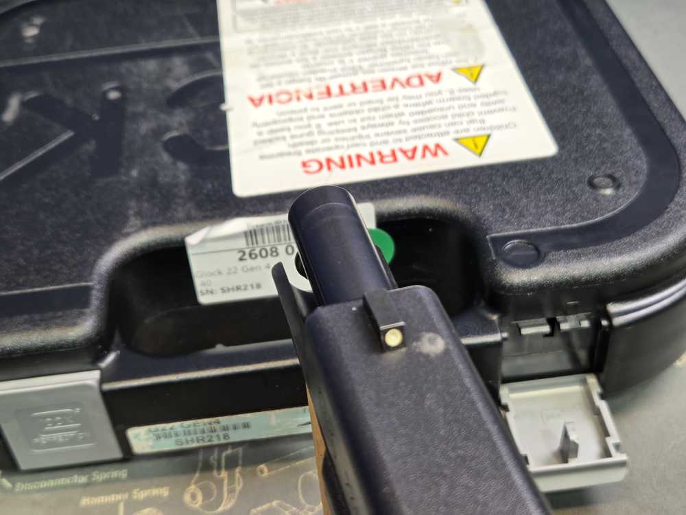 Blue Label Glock 22 Gen 4 .40 S&W Semi-Automatic Pistol 15 Round-img-11