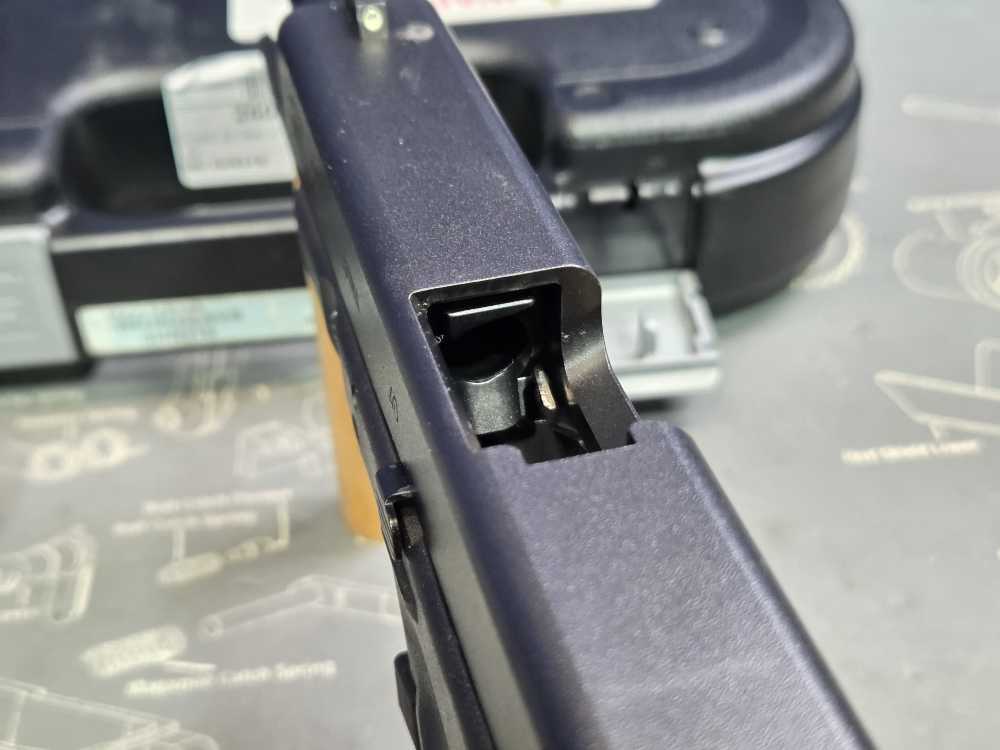 Blue Label Glock 22 Gen 4 .40 S&W Semi-Automatic Pistol 15 Round-img-9
