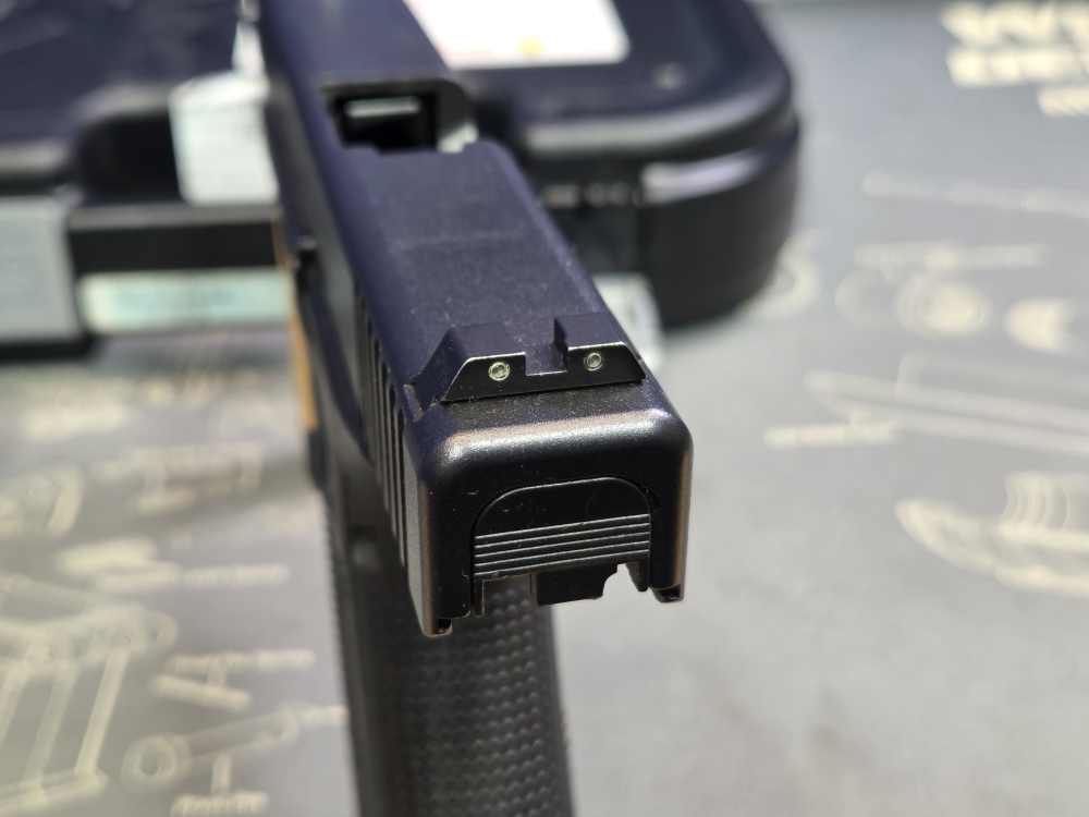 Blue Label Glock 22 Gen 4 .40 S&W Semi-Automatic Pistol 15 Round-img-8