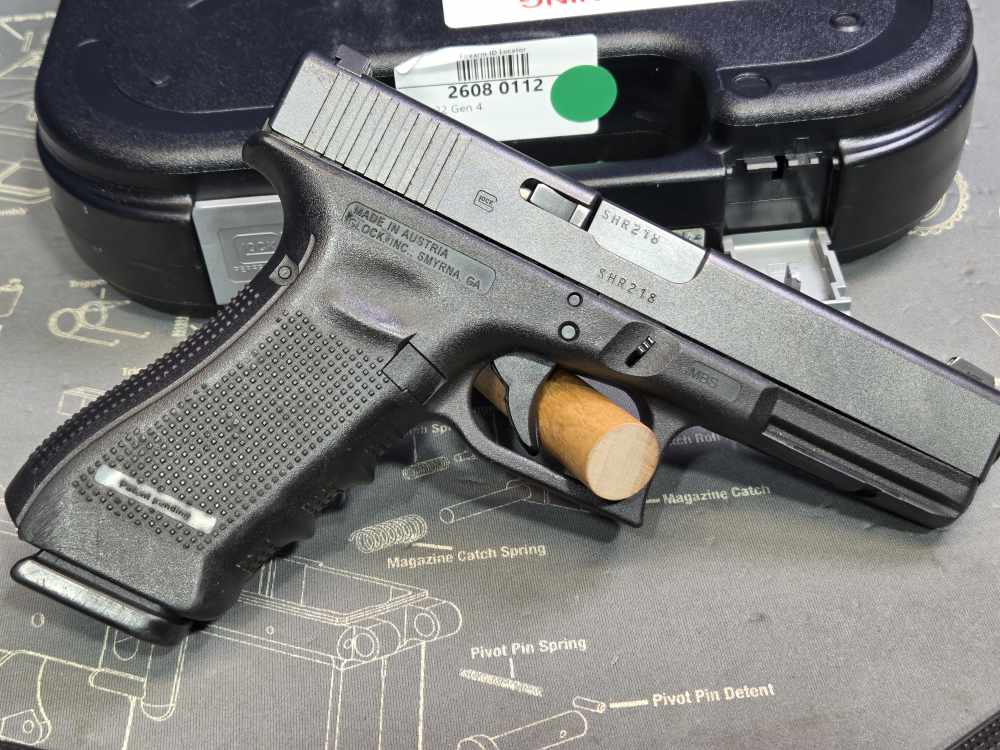Blue Label Glock 22 Gen 4 .40 S&W Semi-Automatic Pistol 15 Round-img-4
