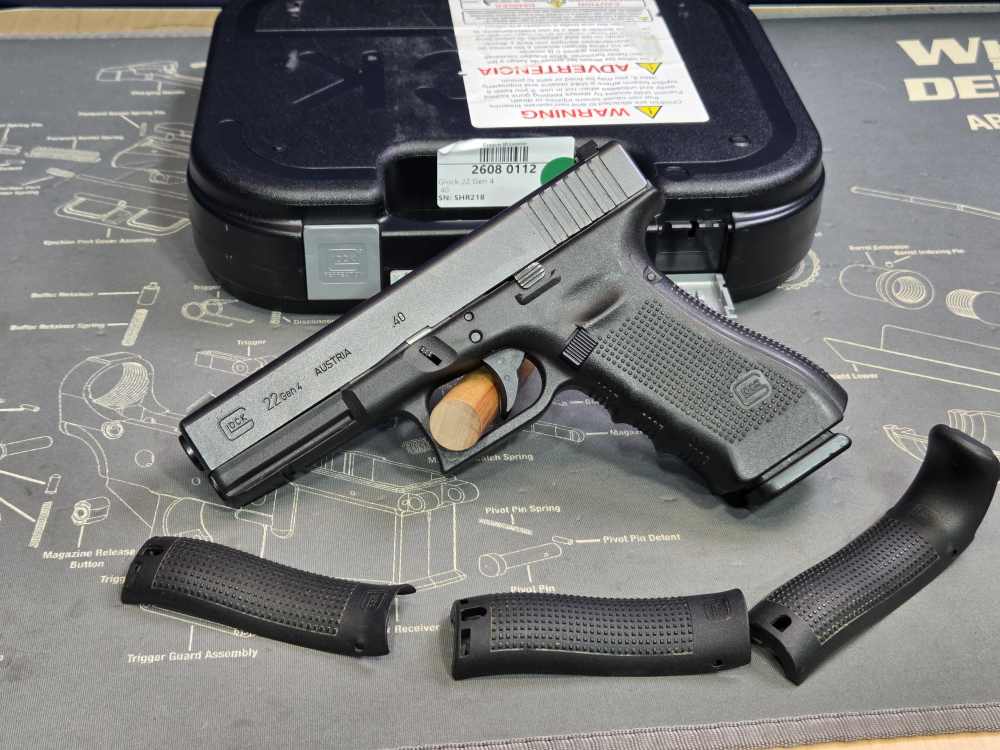 Blue Label Glock 22 Gen 4 .40 S&W Semi-Automatic Pistol 15 Round-img-0