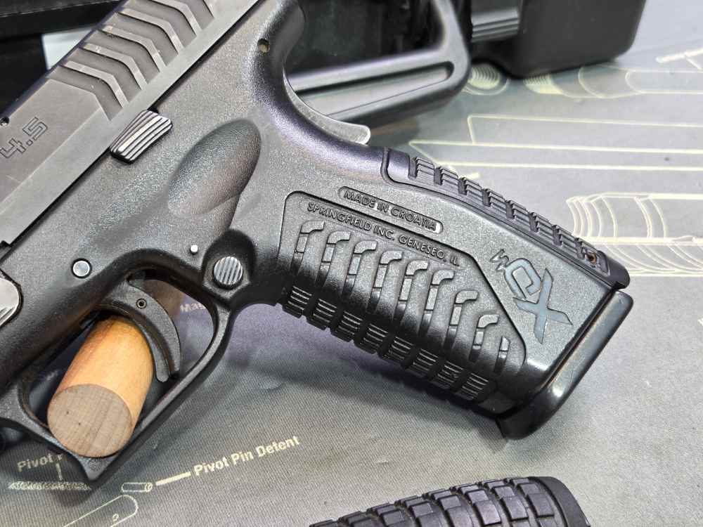 Springfield XDm-40 4.5 .40 S&W Semi-Auto Pistol LE Trade-In-img-3