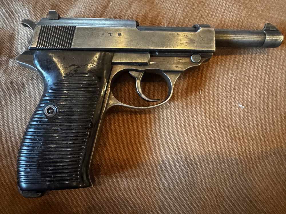 All-Matching Walther P.38 ac 44 – e Block (May 1944) –  Original Finish-img-1