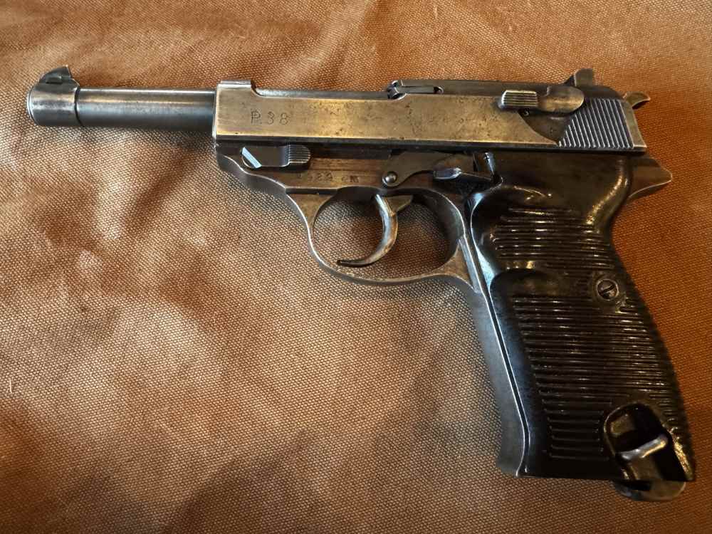 All-Matching Walther P.38 ac 44 – e Block (May 1944) –  Original Finish-img-2