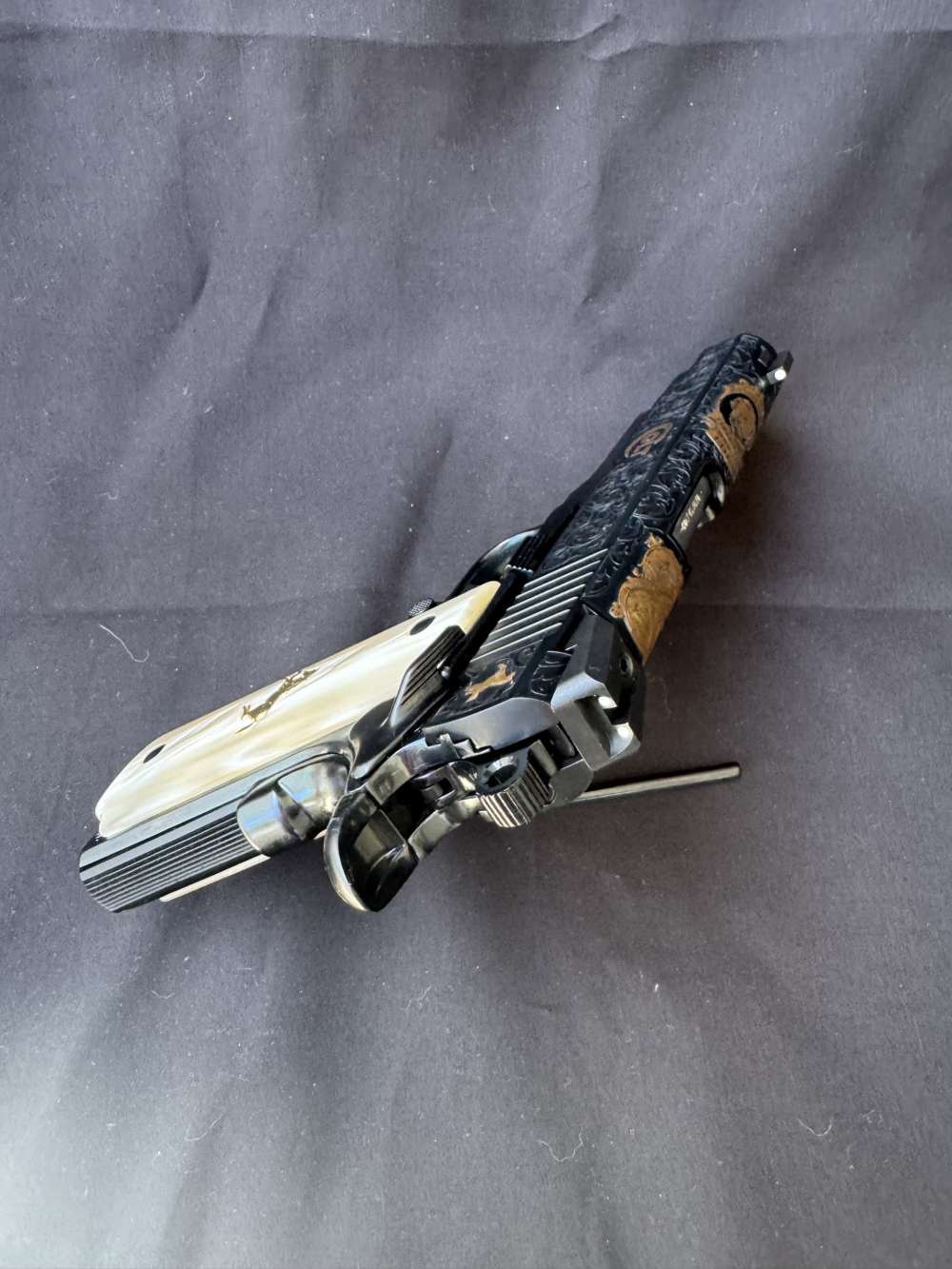 NIB Davidson's Colt Commander - Polished Blue - Gold - 1 of 500-img-9