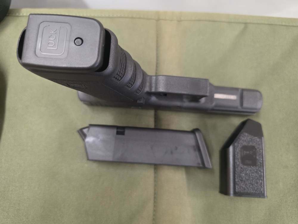 Glock 21 GEN3 .45 ACP semi auto Pistol-img-2