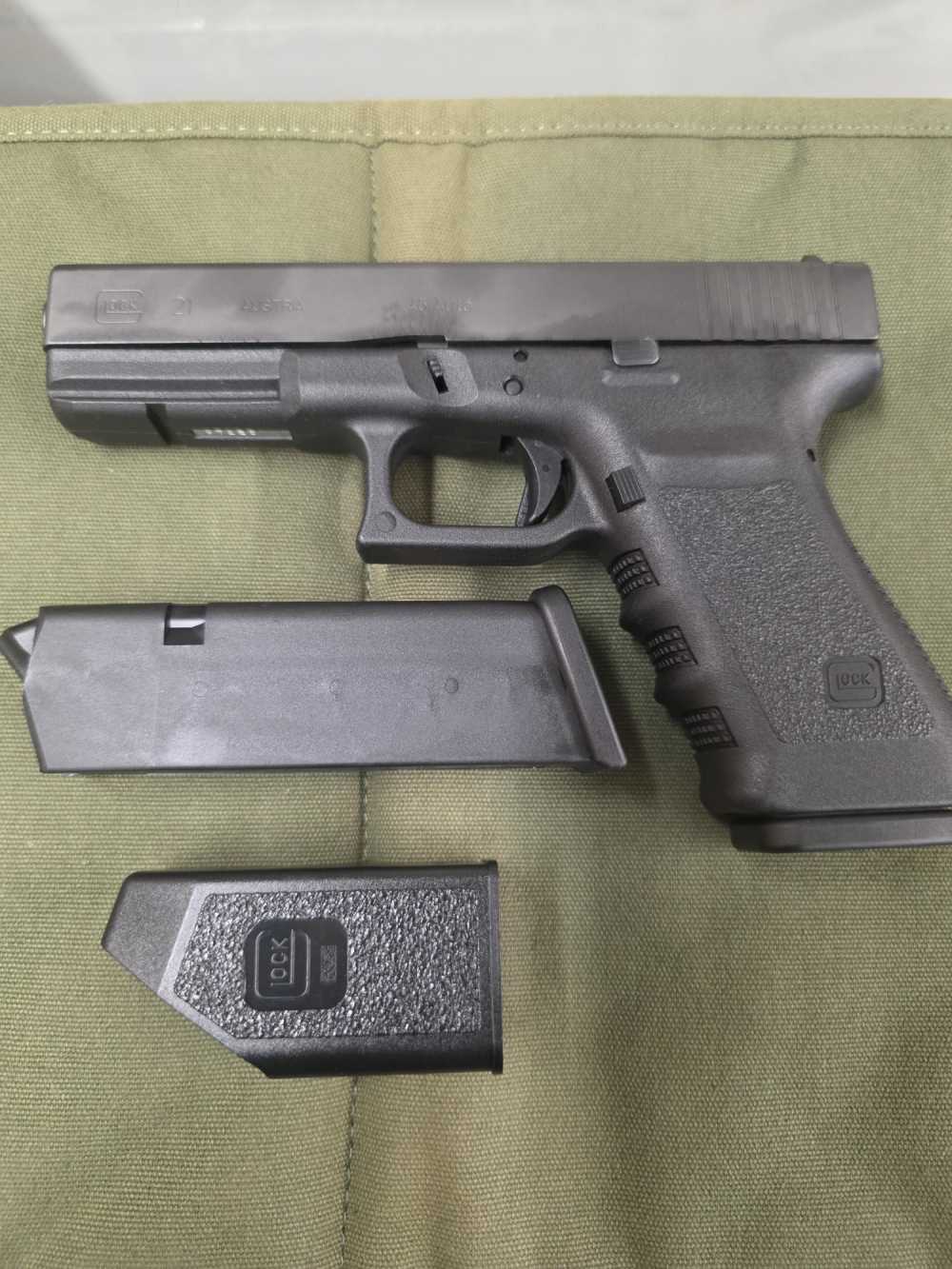 Glock 21 GEN3 .45 ACP semi auto Pistol-img-1