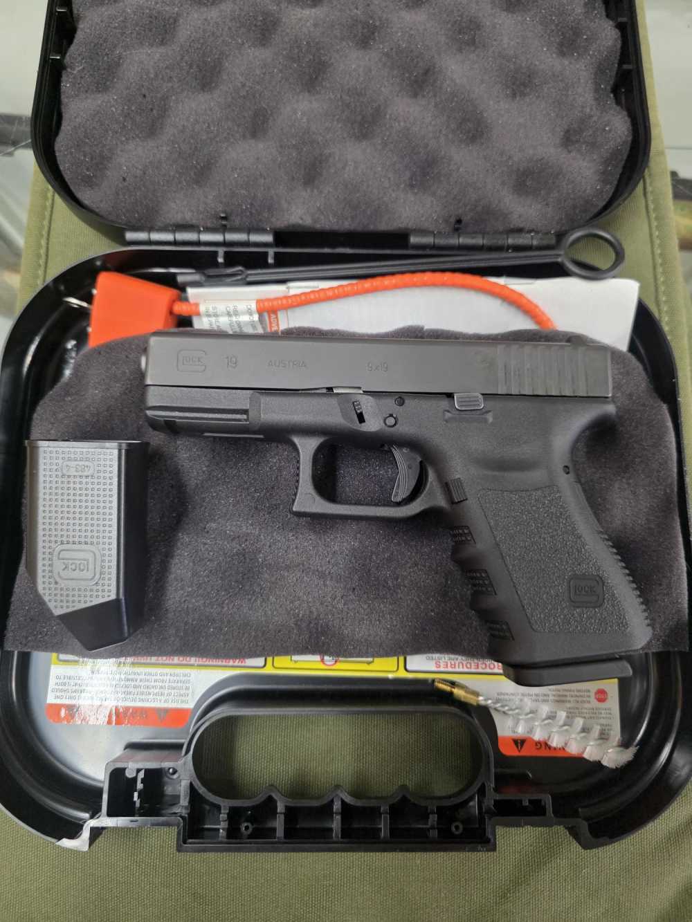 Glock 19 9mm Semi auto Pistol-img-0