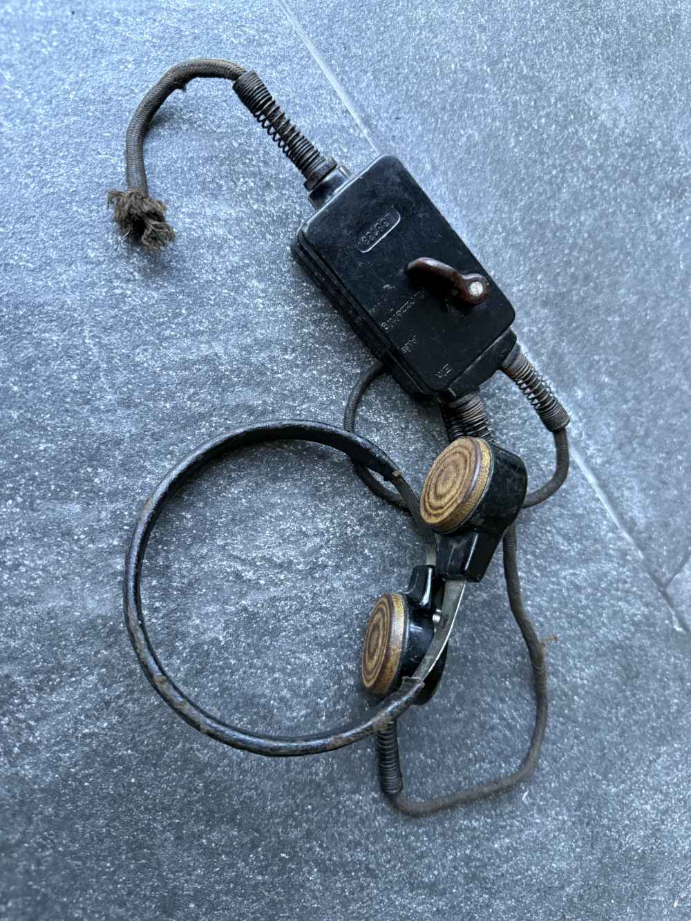 WW2 German Kmf b Throat Microphone Kehlkopfmikrofon Switch Panzer Luftwaffe-img-0