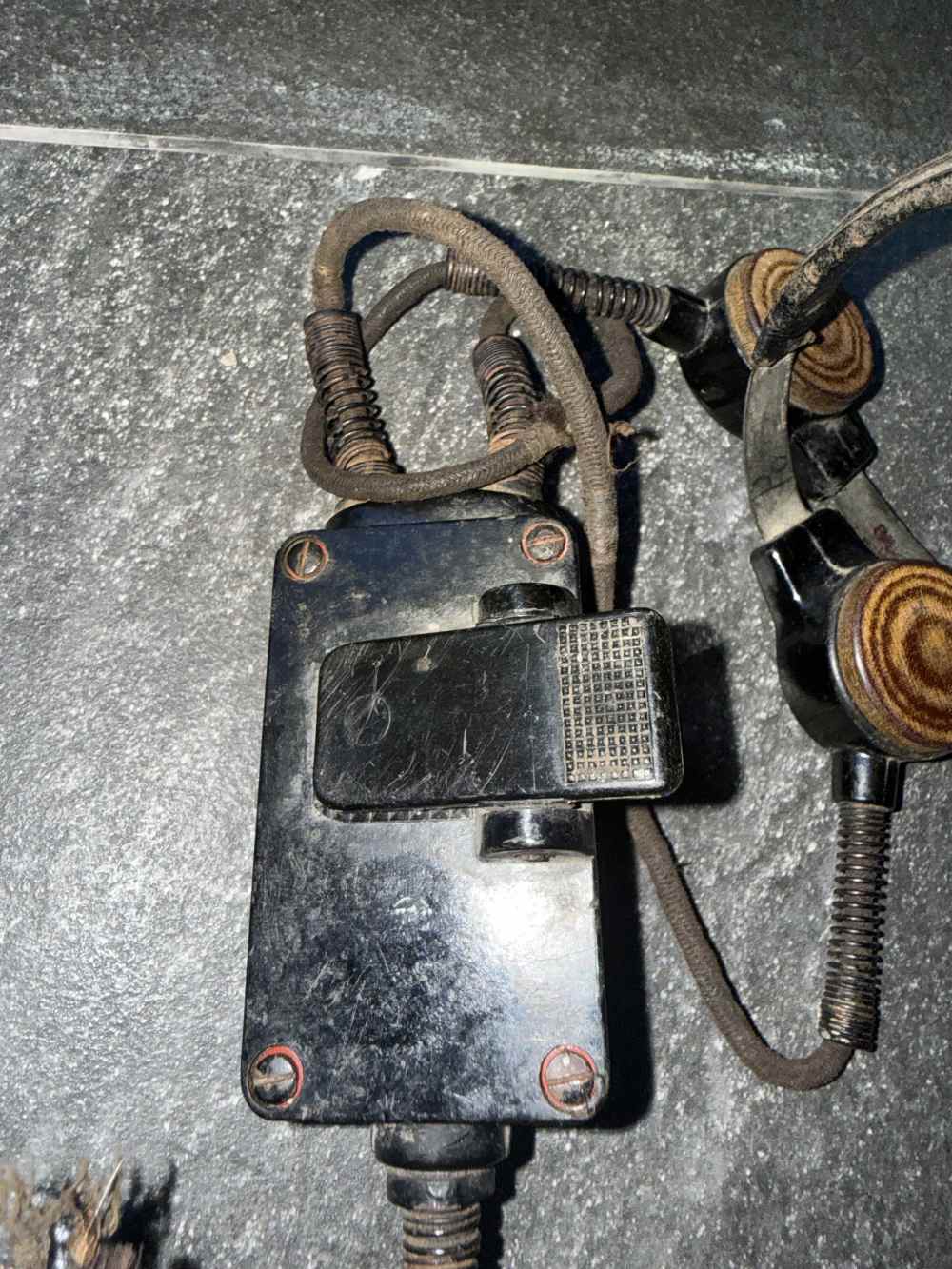 WW2 German Kmf b Throat Microphone Kehlkopfmikrofon Switch Panzer Luftwaffe-img-4
