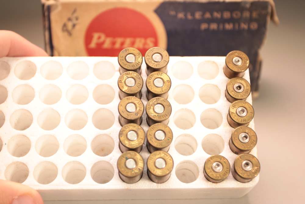 Peters and Remington 38-40 Win. Vintage Ammo (34rds) and Brass (6qty)-img-5