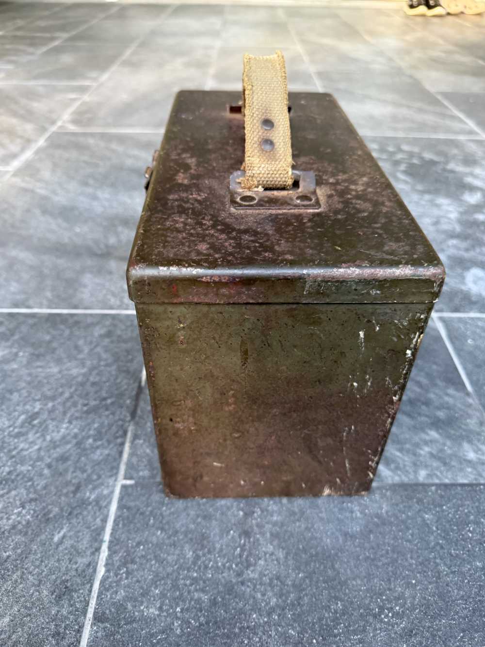 US WWII M17 Ammunition Chest .50 Cal M2 Browning Ammo Box Metal Can Canvas -img-4