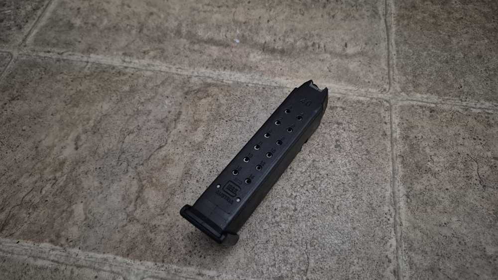 GLOCK SQUARE NOTCH 15RD 40S&W MAGAZINE PRE-BAN FACTORY-img-0