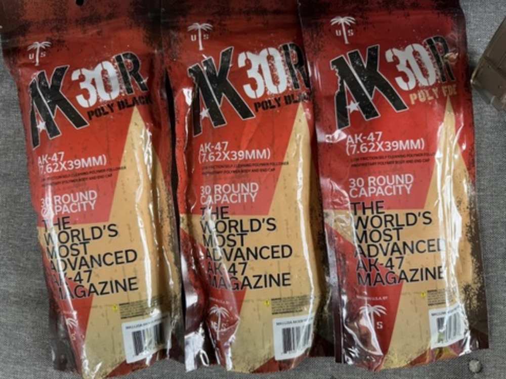4 - Palm AK Mags Translucent 30 rd 2 FDE, 2 black -img-6
