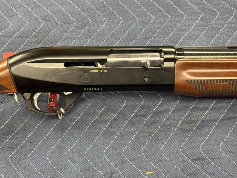 Beautiful Benelli Montefeltro 12ga with wood No reserve -img-3