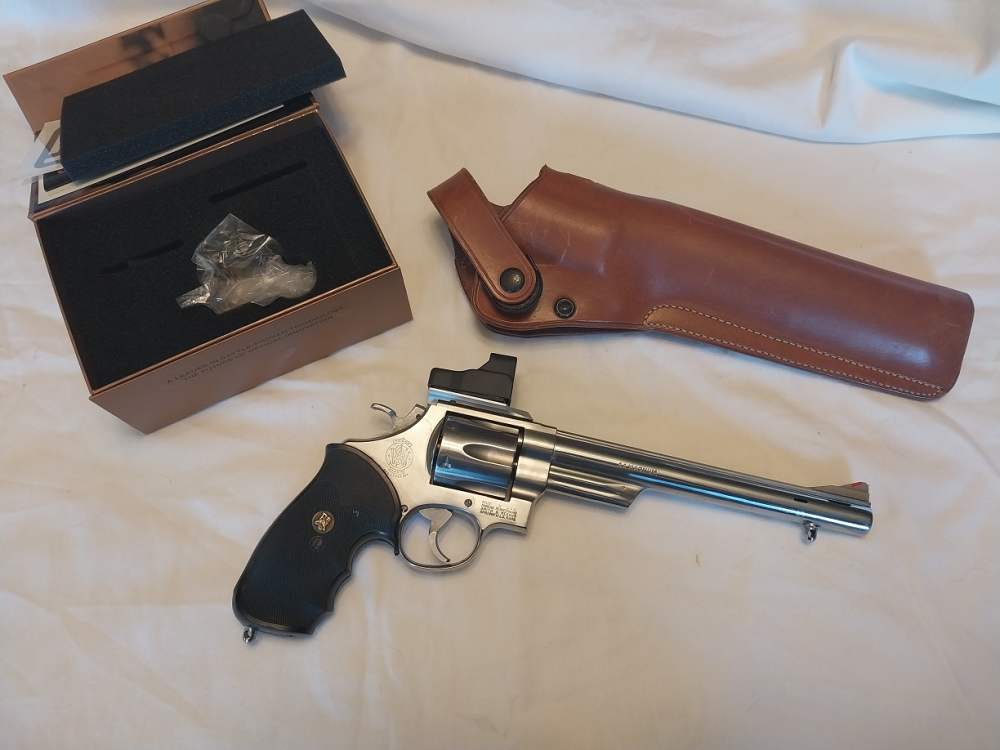 Smith and Wesson 629-1 44magnum 8.25 Magna ported with Eotech red dot-img-0