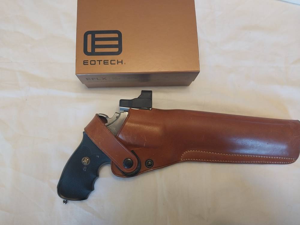 Smith and Wesson 629-1 44magnum 8.25 Magna ported with Eotech red dot-img-3