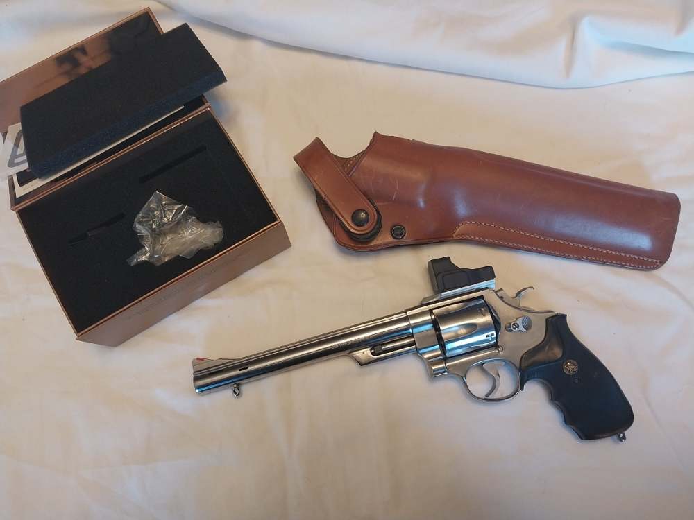 Smith and Wesson 629-1 44magnum 8.25 Magna ported with Eotech red dot-img-1