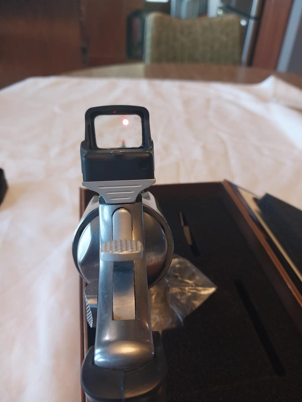 Smith and Wesson 629-1 44magnum 8.25 Magna ported with Eotech red dot-img-2