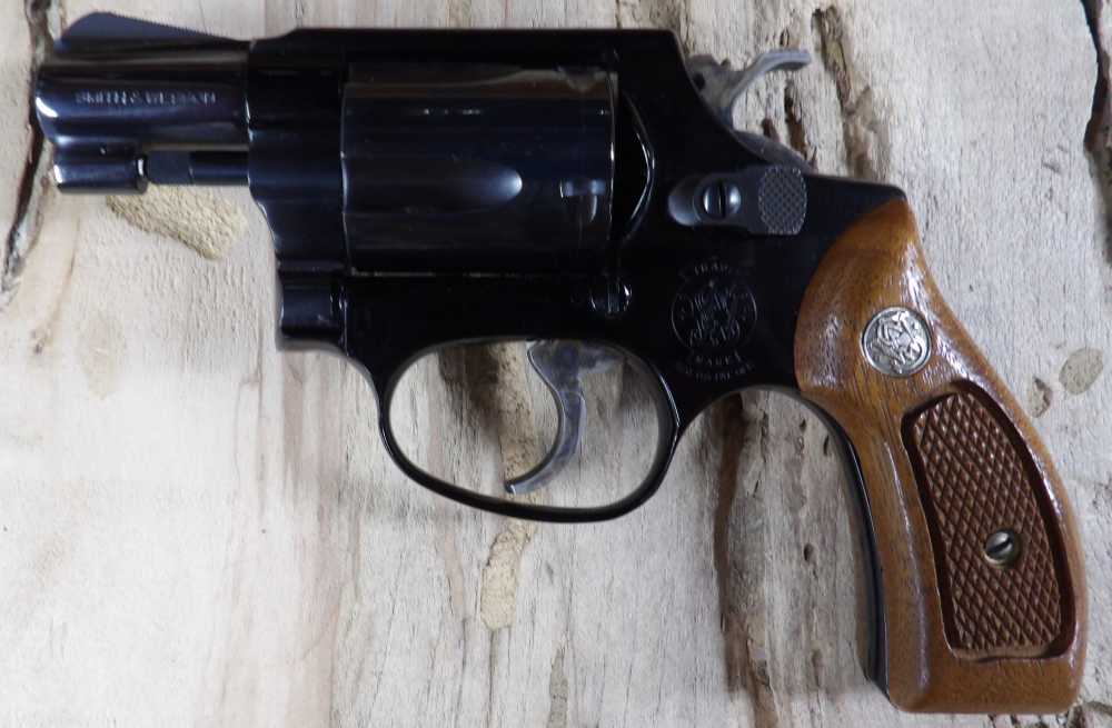 Smith and Wesson Model 37 Airweight 1980's Like New!-img-0