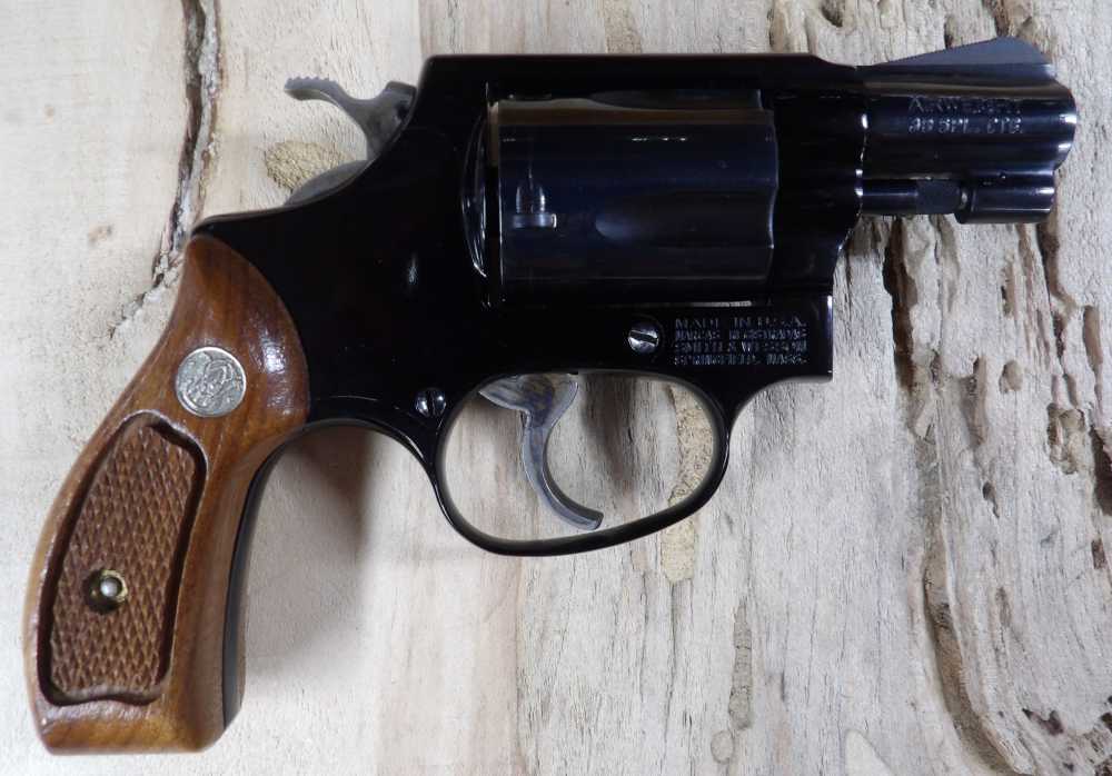 Smith and Wesson Model 37 Airweight 1980's Like New!-img-1