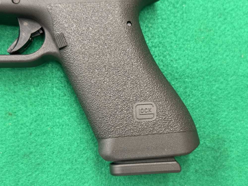 Glock 17 Gen 1 Classic 9mm 4.25" Bbl-img-2
