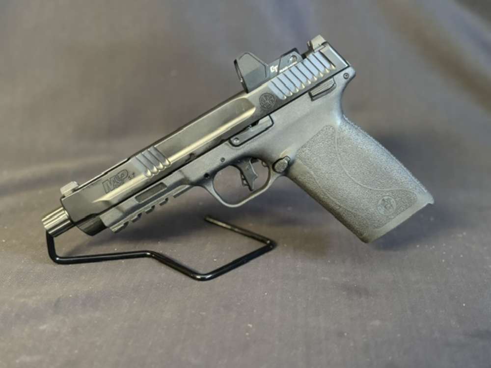 Smith and Wesson M&P5.7 Crimson Trace Green-img-1