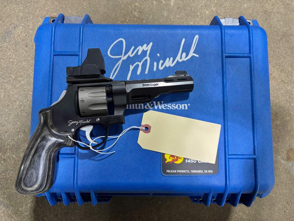 Smith and Wesson S&W 327 Jerry Miculek Edition -img-0