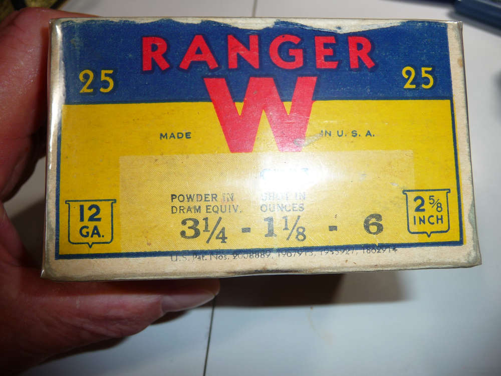 FULL 12 GA WINCHESTER RANGER DOG BOX IN 2-5/8 " NO 6 AND NICE-img-1