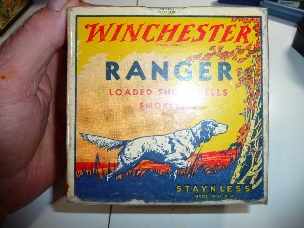 FULL 12 GA WINCHESTER RANGER DOG BOX IN 2-5/8 " NO 6 AND NICE-img-0