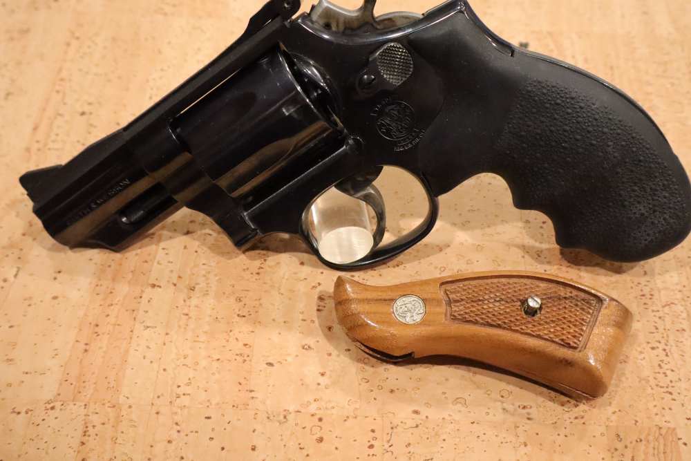 Smith & Wesson  Mod 19  357 mag Excellent condition in Factory Box -img-14