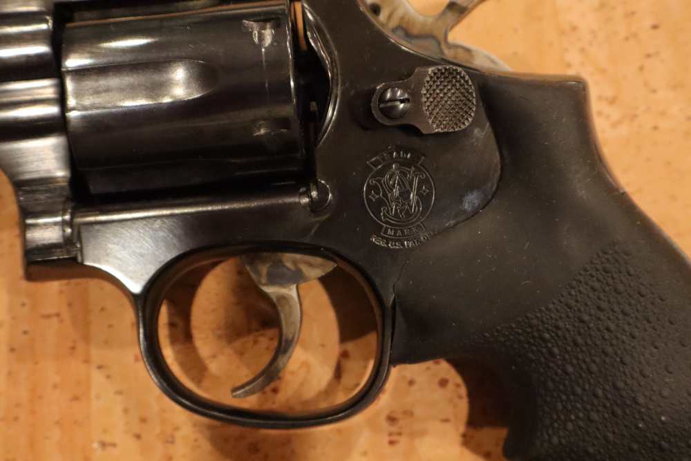 Smith & Wesson  Mod 19  357 mag Excellent condition in Factory Box -img-5