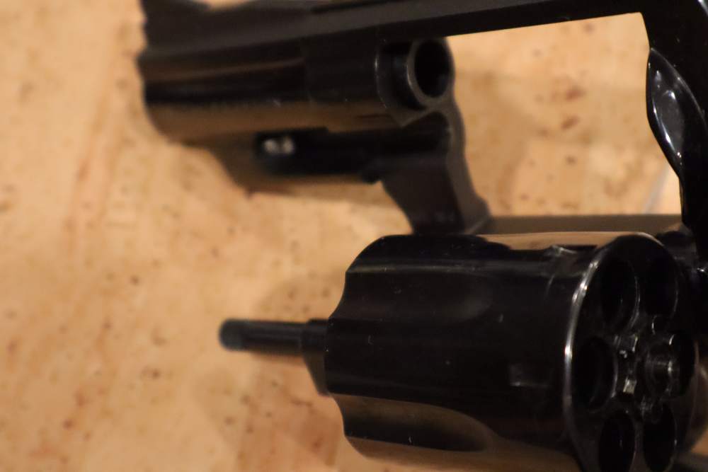 Smith & Wesson  Mod 19  357 mag Excellent condition in Factory Box -img-11