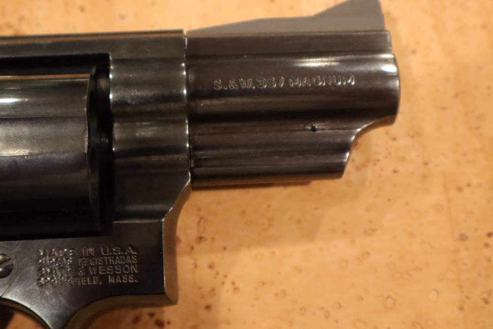 Smith & Wesson  Mod 19  357 mag Excellent condition in Factory Box -img-7