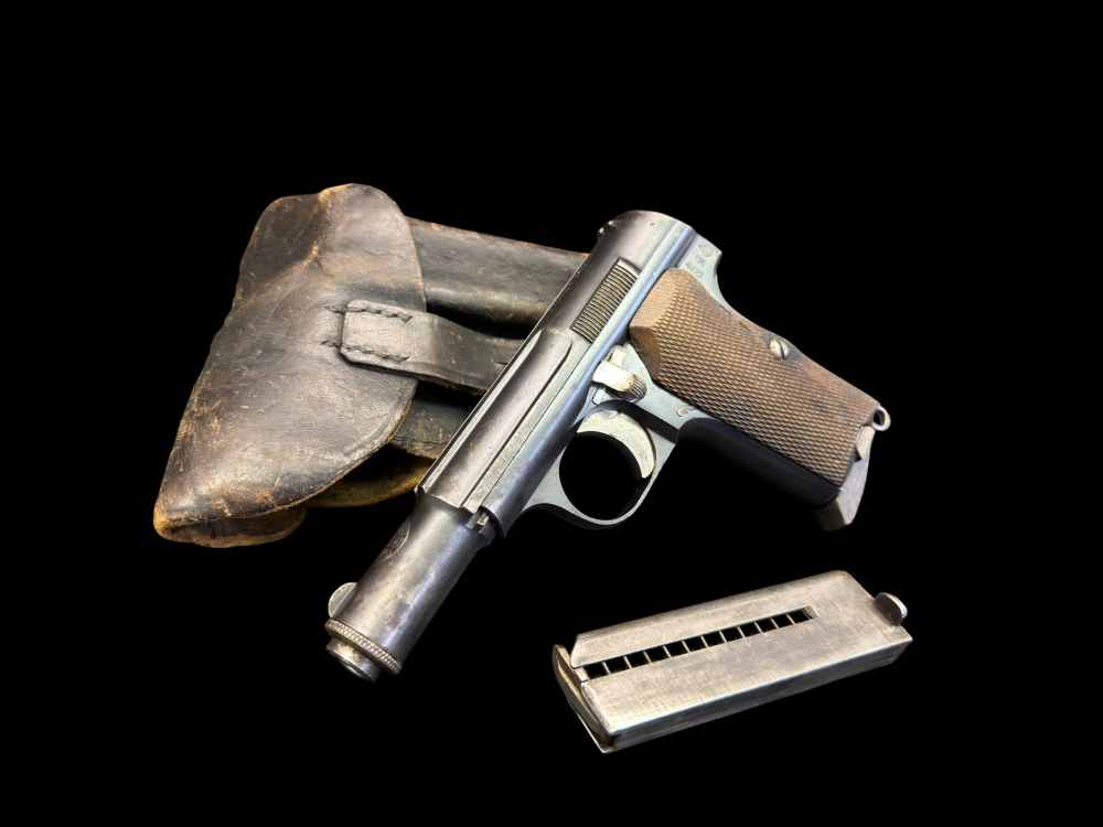 WOW! GERMAN NAZl WWII ASTRA 300 PISTOL RIG 7.65MM 2 MAGS & HOLSTER C&R -img-1