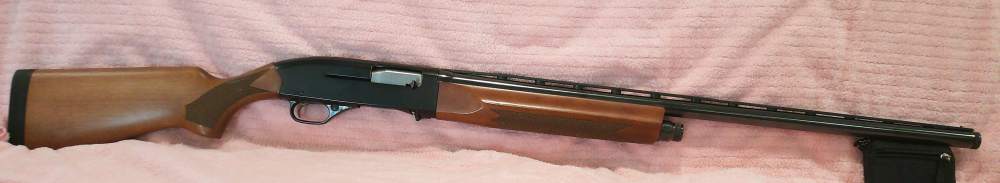 Winchester New Model 1400 Walnut semi-automatic 12-gauge shotgun.-img-0