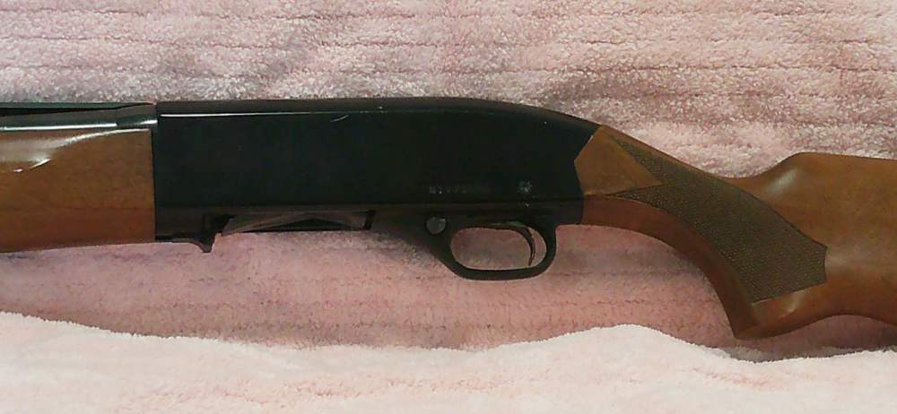Winchester New Model 1400 Walnut semi-automatic 12-gauge shotgun.-img-4