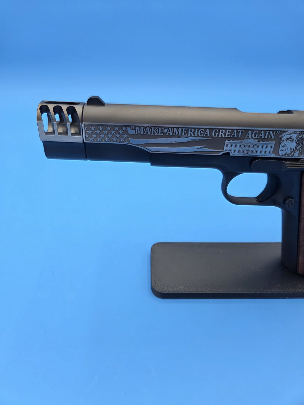 TRUMP compensated Colt 1911 series 70 govt 45 ACP 5" barrel engraved-img-6