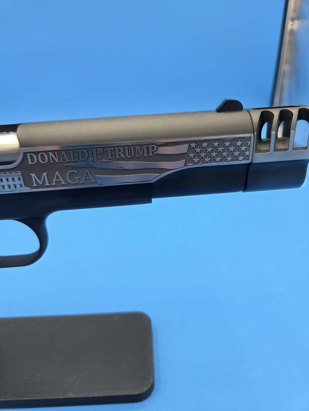 TRUMP compensated Colt 1911 series 70 govt 45 ACP 5" barrel engraved-img-4