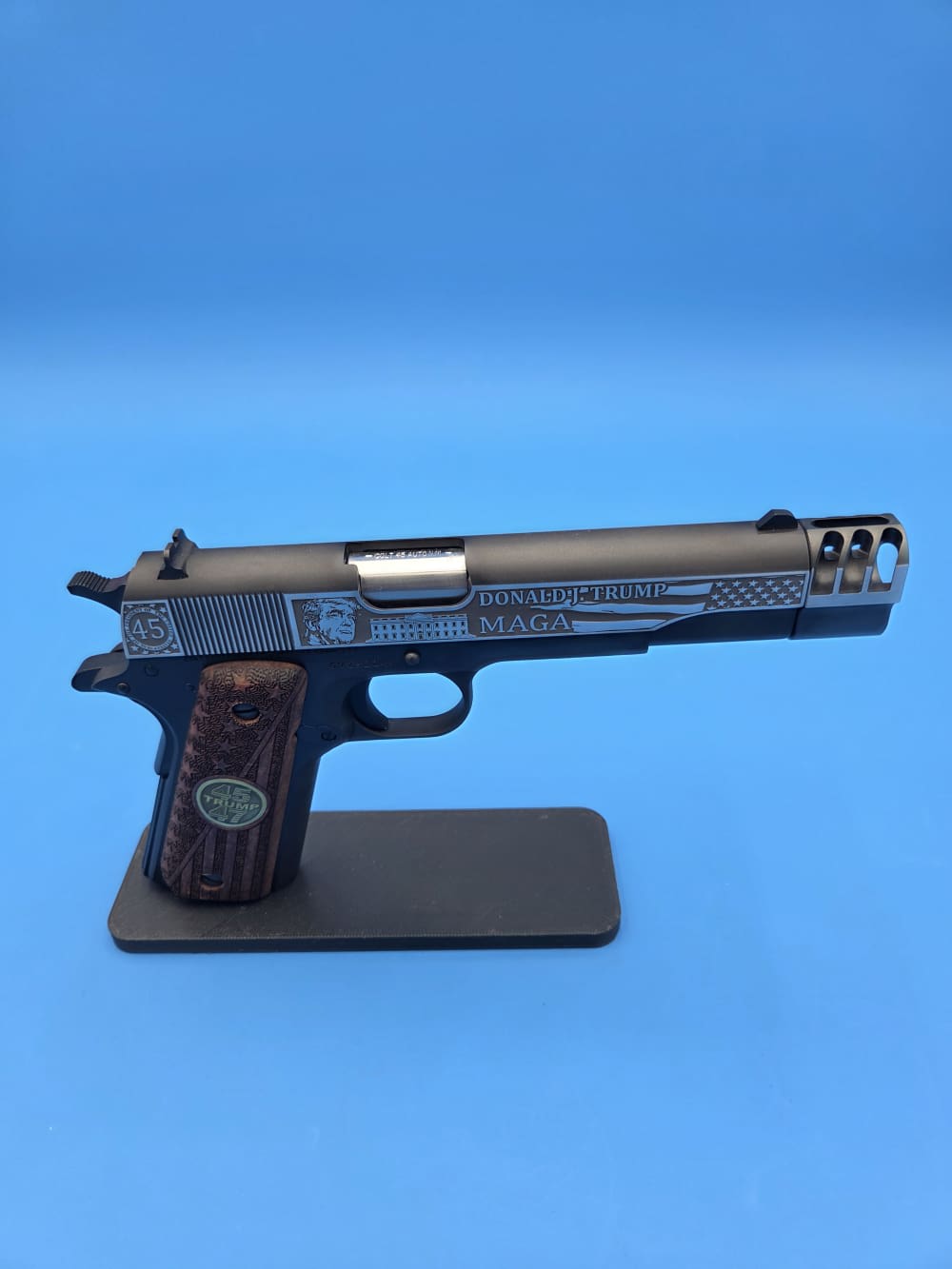 TRUMP compensated Colt 1911 series 70 govt 45 ACP 5" barrel engraved-img-0