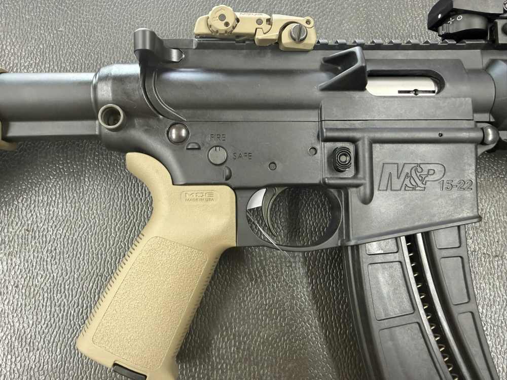 Smith and Wesson M&P15-22 rifle-img-3