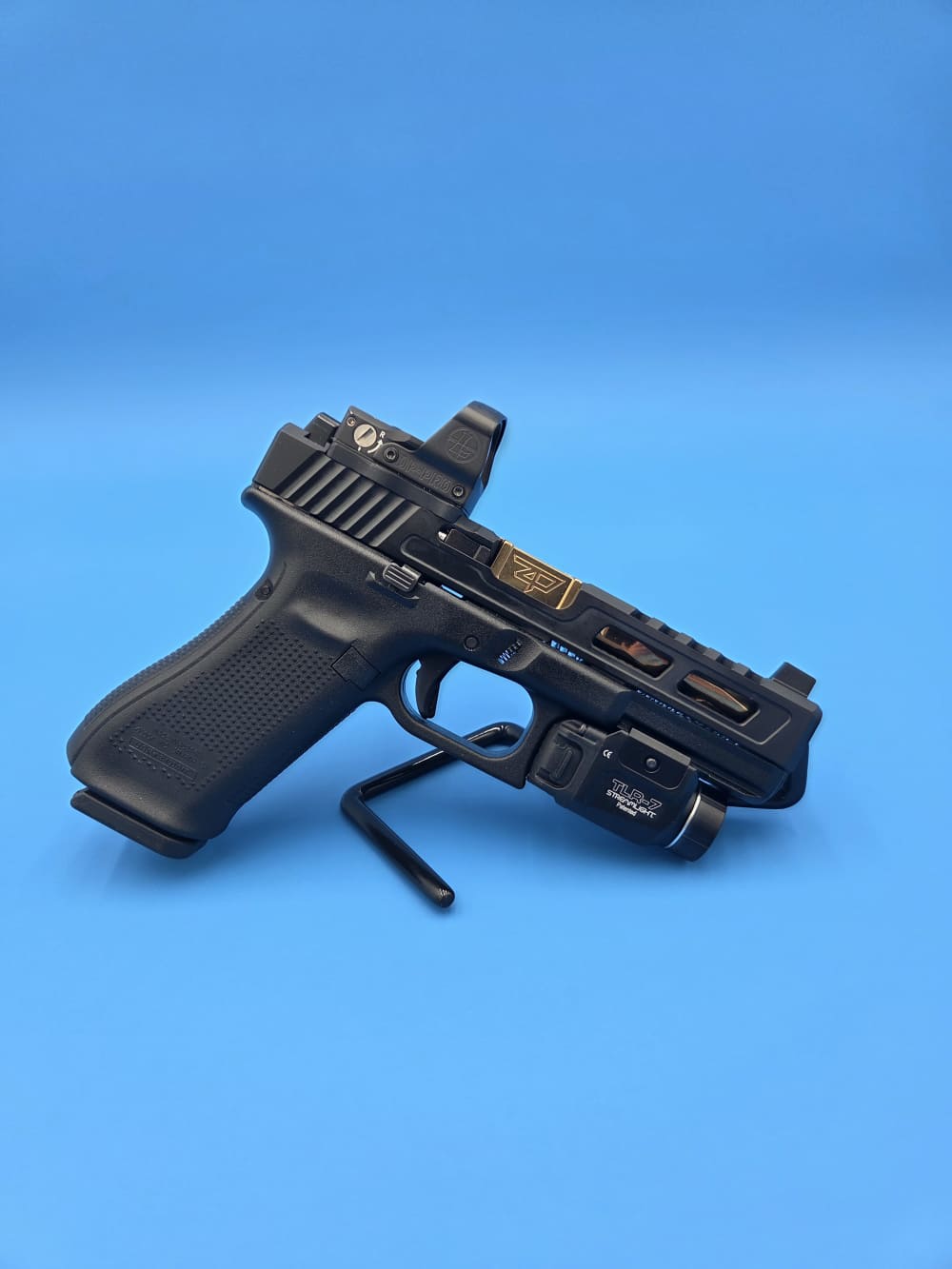 Glock 17 Gen 5 Zaffiri slide Delta Point Pro red dot-img-0