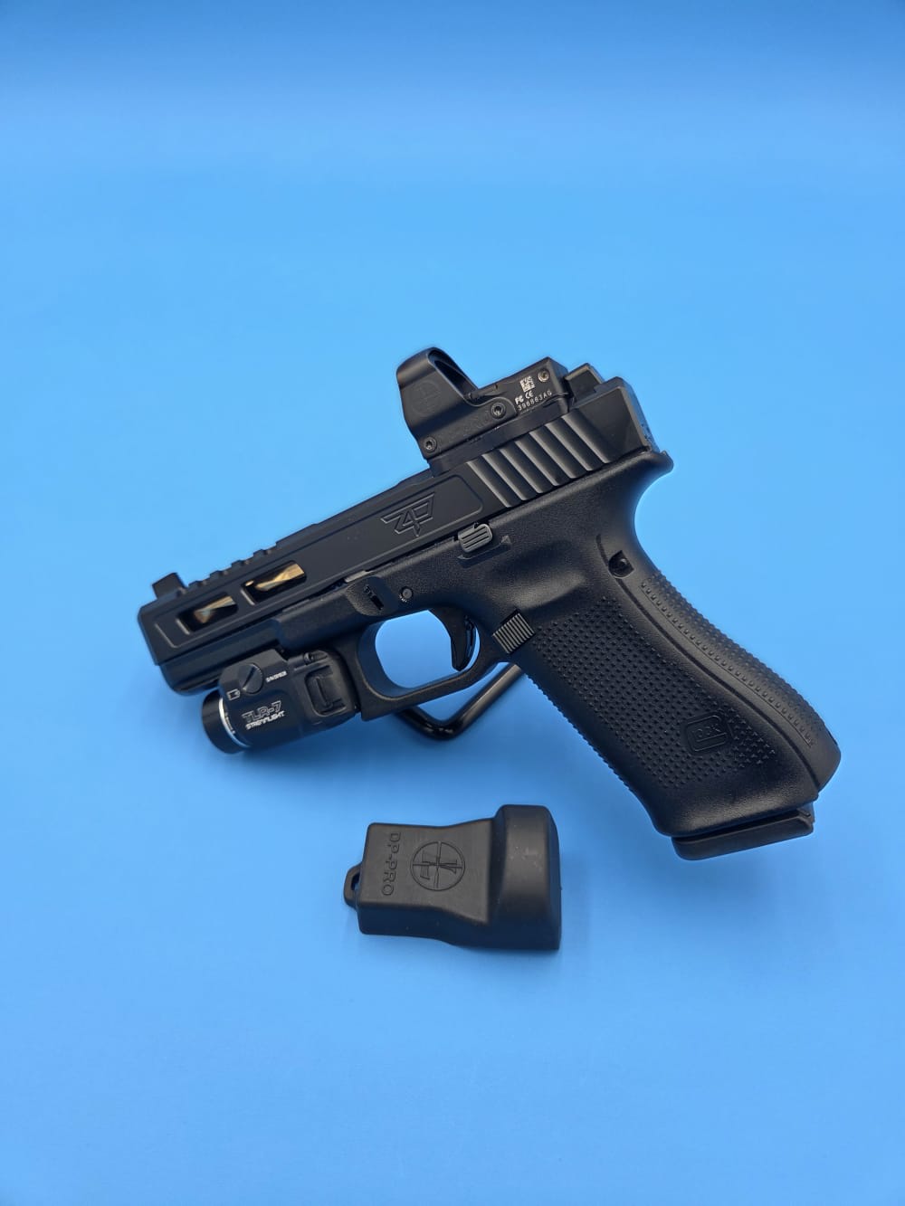 Glock 17 Gen 5 Zaffiri slide Delta Point Pro red dot-img-1