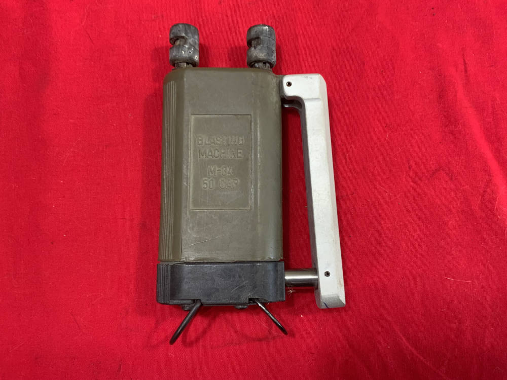 Original U.S. Amy Issue Vietnam War Era M-34 50 Cap Blasting Machine-img-0