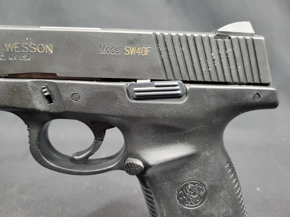 PENNY AUCTION SMITH & WESSON MODEL SW40F .40 S&W 15 RDS-img-4