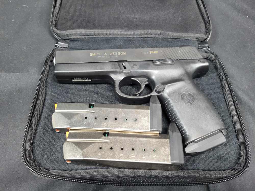 PENNY AUCTION SMITH & WESSON MODEL SW40F .40 S&W 15 RDS-img-21