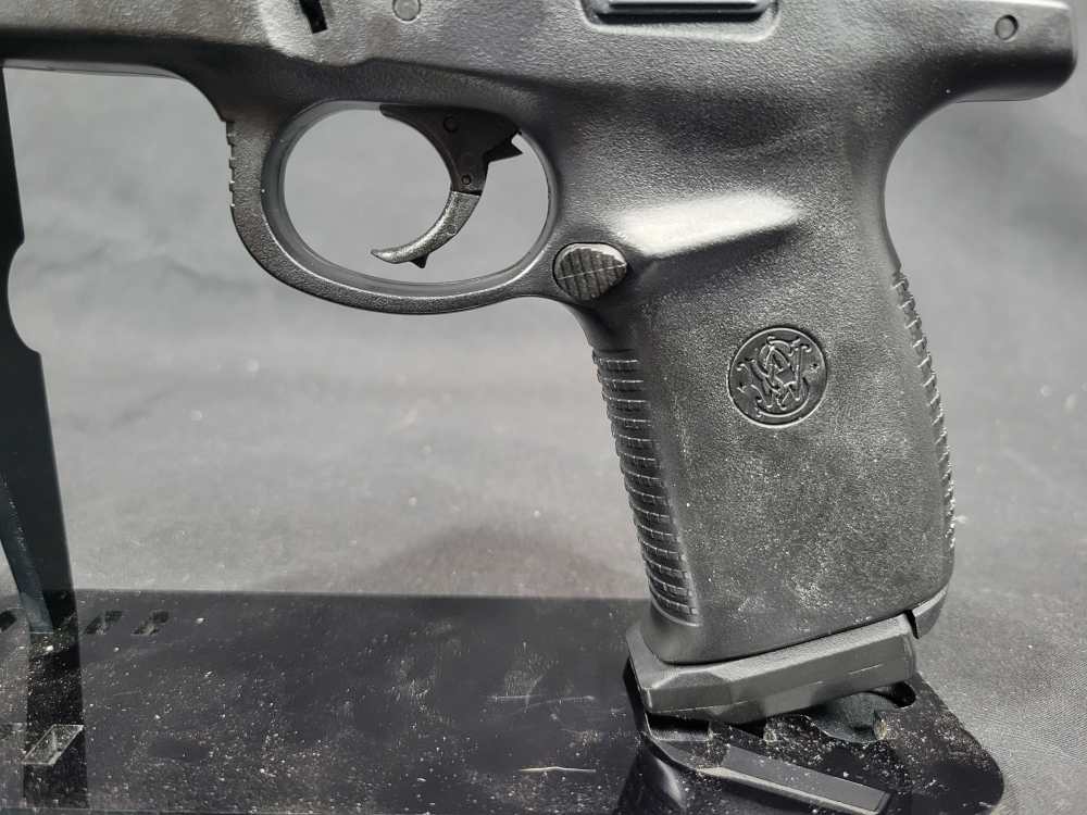 PENNY AUCTION SMITH & WESSON MODEL SW40F .40 S&W 15 RDS-img-5