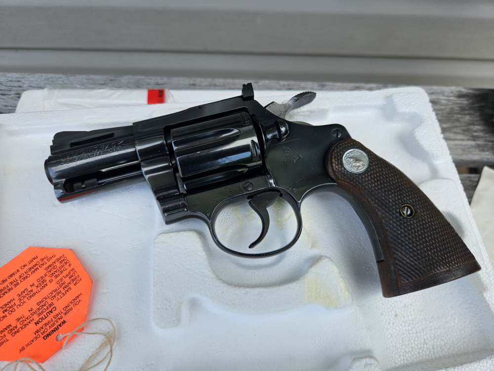 COLT DIAMONDBACK 38-img-2