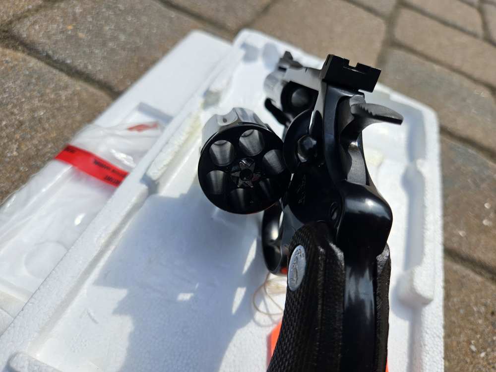 COLT DIAMONDBACK 38-img-6