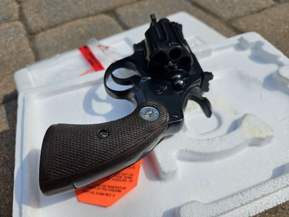 COLT DIAMONDBACK 38-img-4